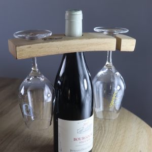 Duo fait à partir d'une douelle de tonneau de vin en chêne français avec une bouteille de vin et 2 verres Bourgogne