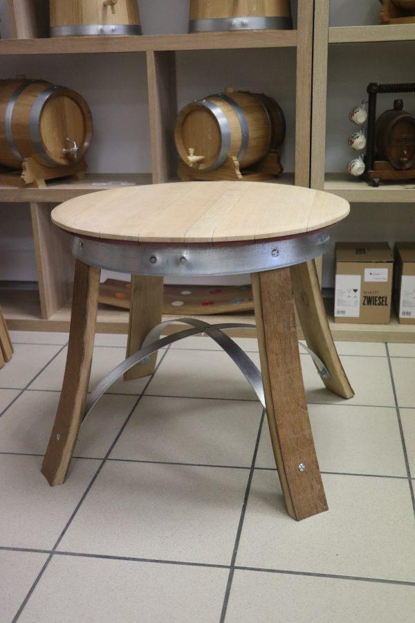 Table basse faite à partir d'un tonneau de vin en chêne français avec un fond de tonneau, quatre douelles, et des cercles de fer