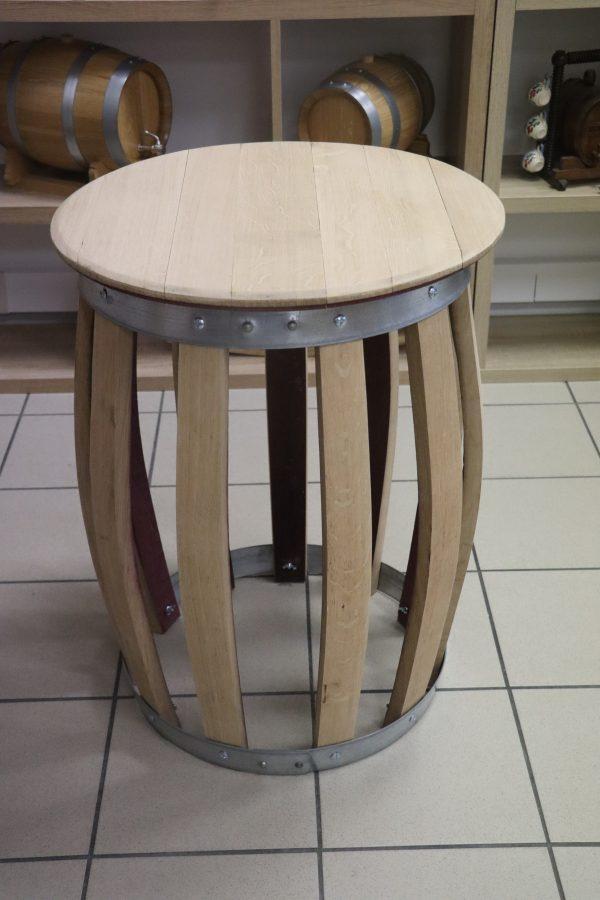 Table Haute en chêne français produite à Vignoles avec des tonneaux - Table sur-mesure - marqué par le vin