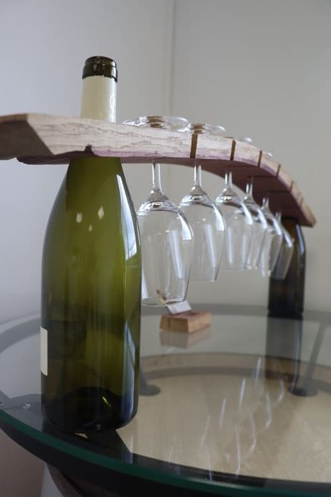 Pont de l'amitié classique - fabriqué de manière artisanale dans nos locaux à Vignoles - Produit à partir d'une douelle de tonneau en chêne français qui a été utilisé pour le vin - 6 verres à vin